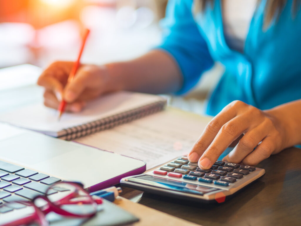 Working out statutory interest with a calculator