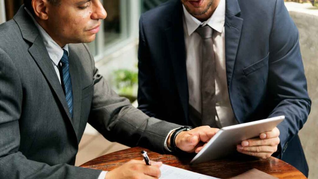 Advisors discussing a case